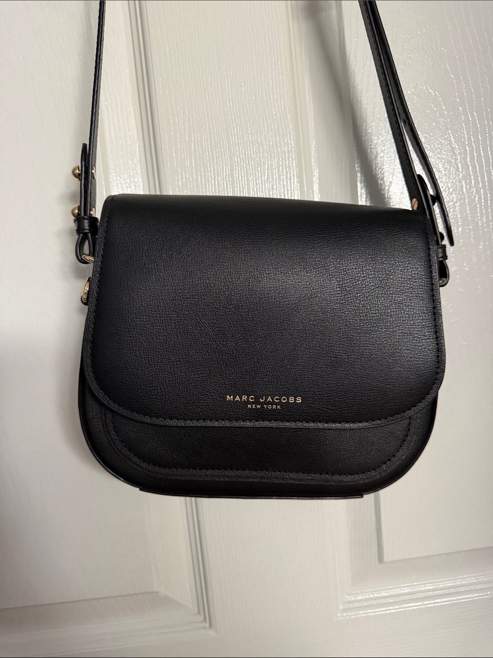 Marc Jacobs Black Leather Crossbody Saddle-Style Bag - Picture 2 of 4